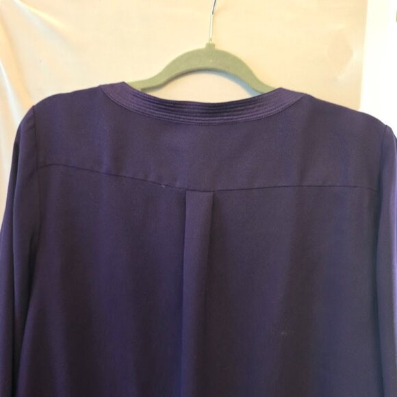 CHICOS PURPLE BLOUSE SIZE 1 MEDIUM (8) RELAXED VNECK SATIN TRIM ON COLLAR - Picture 7 of 10